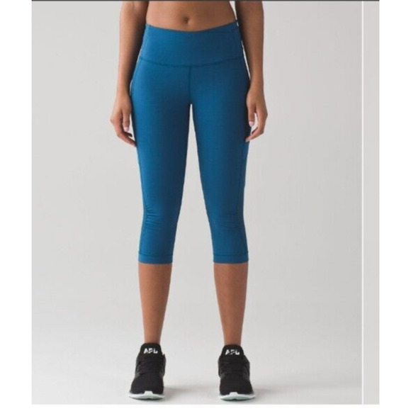 Lululemon Gear Up Crop 17" Size 6 Leggings Poseidon Blue Mesh leg Detail - Picture 2 of 9